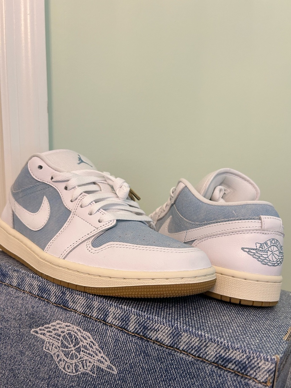 Air Jordan 1 Low SE White / Worn Blue Sneakers Nike Women’s Denim